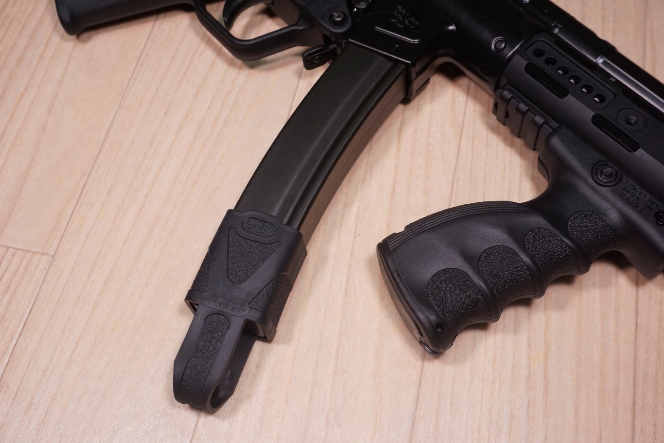 東京マルイ 次世代電動ガン MP5用マガジンにMAGPUL Magazine Assistを