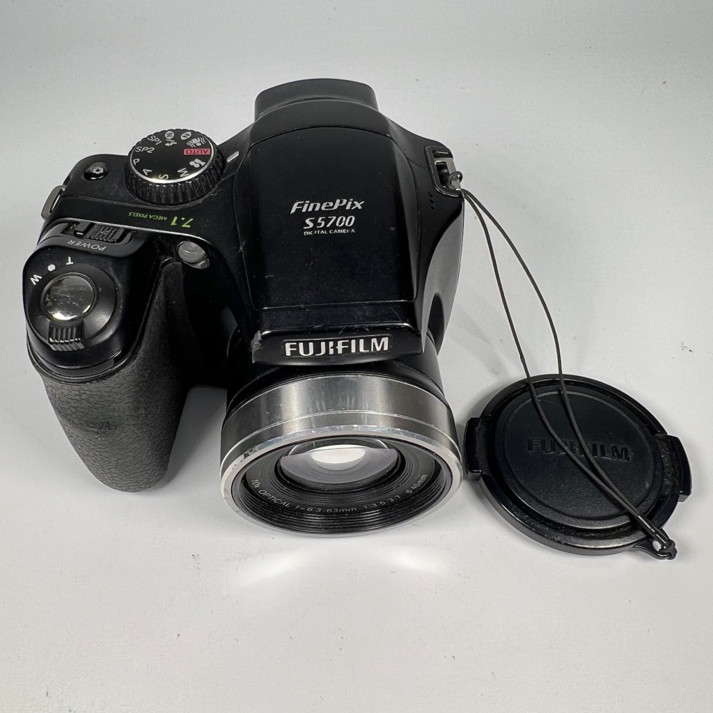 2007 Fujifilm FinePix S5700 - CCD Digital Camera