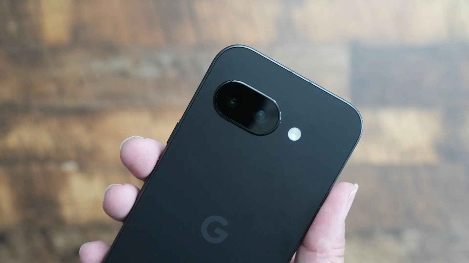 海外サイトが超絶賛。Pixel 9aは真の差別化的デザインを採用 | xPeria