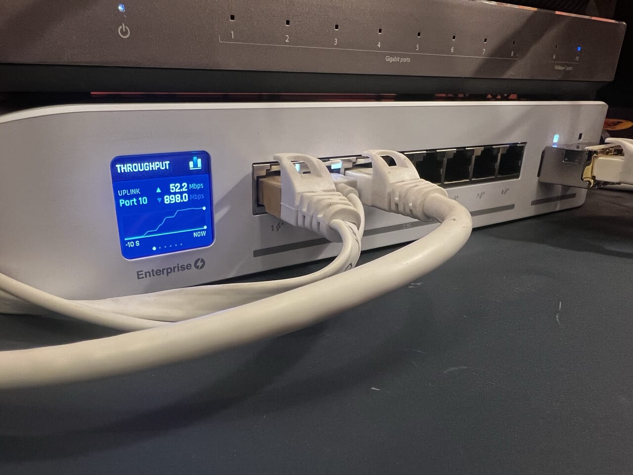製品レビュー: Ubiquiti Networks Unifi Enterprise 8 PoE - Yokohama