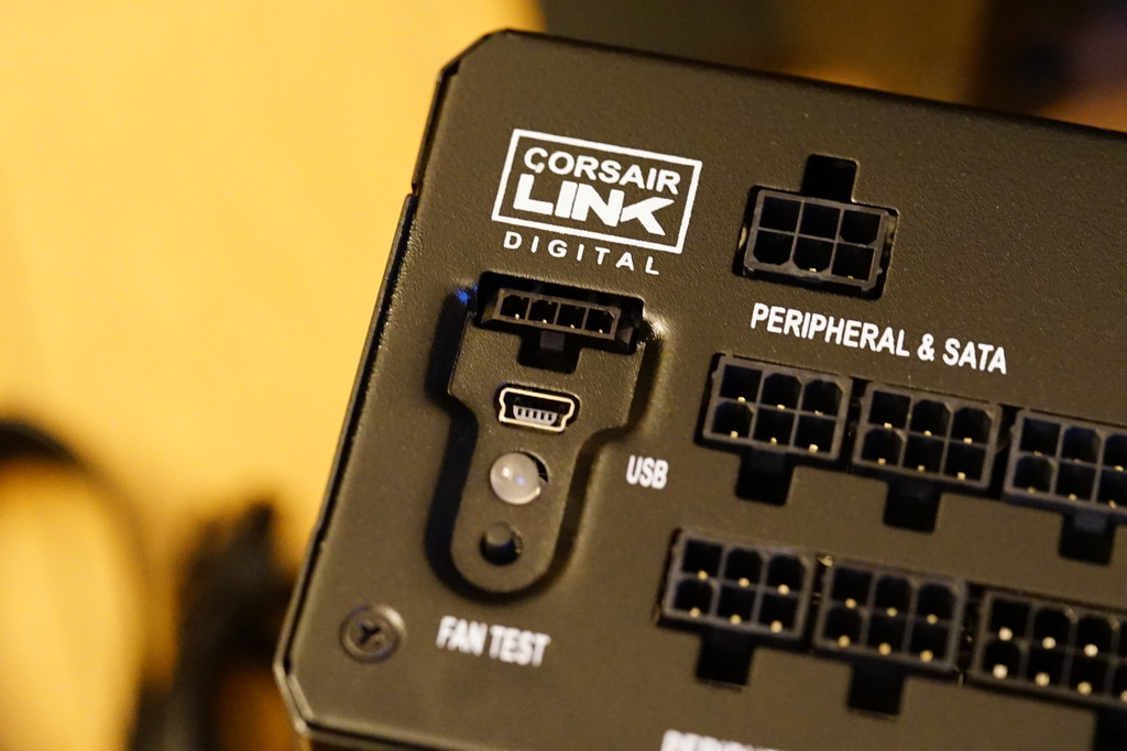 出費は痛いけど抜群の安心感。750W Platinum 電源ユニット Corsair