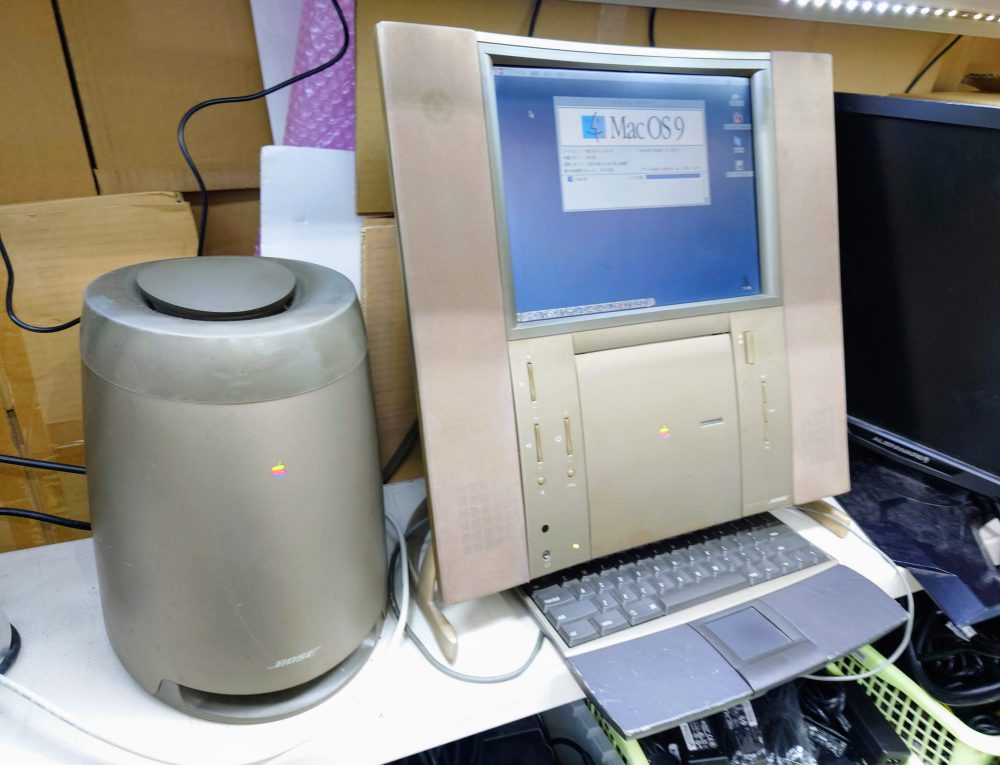 スティーブ・ジョブズが窓から投げ捨てた伝説の20周年Macが秋葉原に