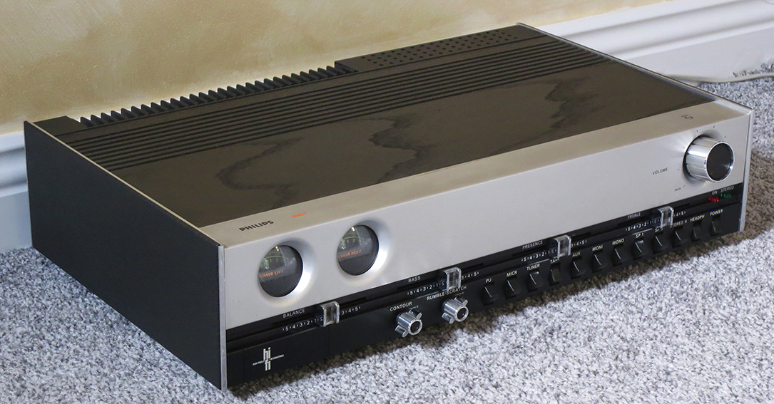 English) Philips 22RH521 & Philips 22AH561 amplifiers