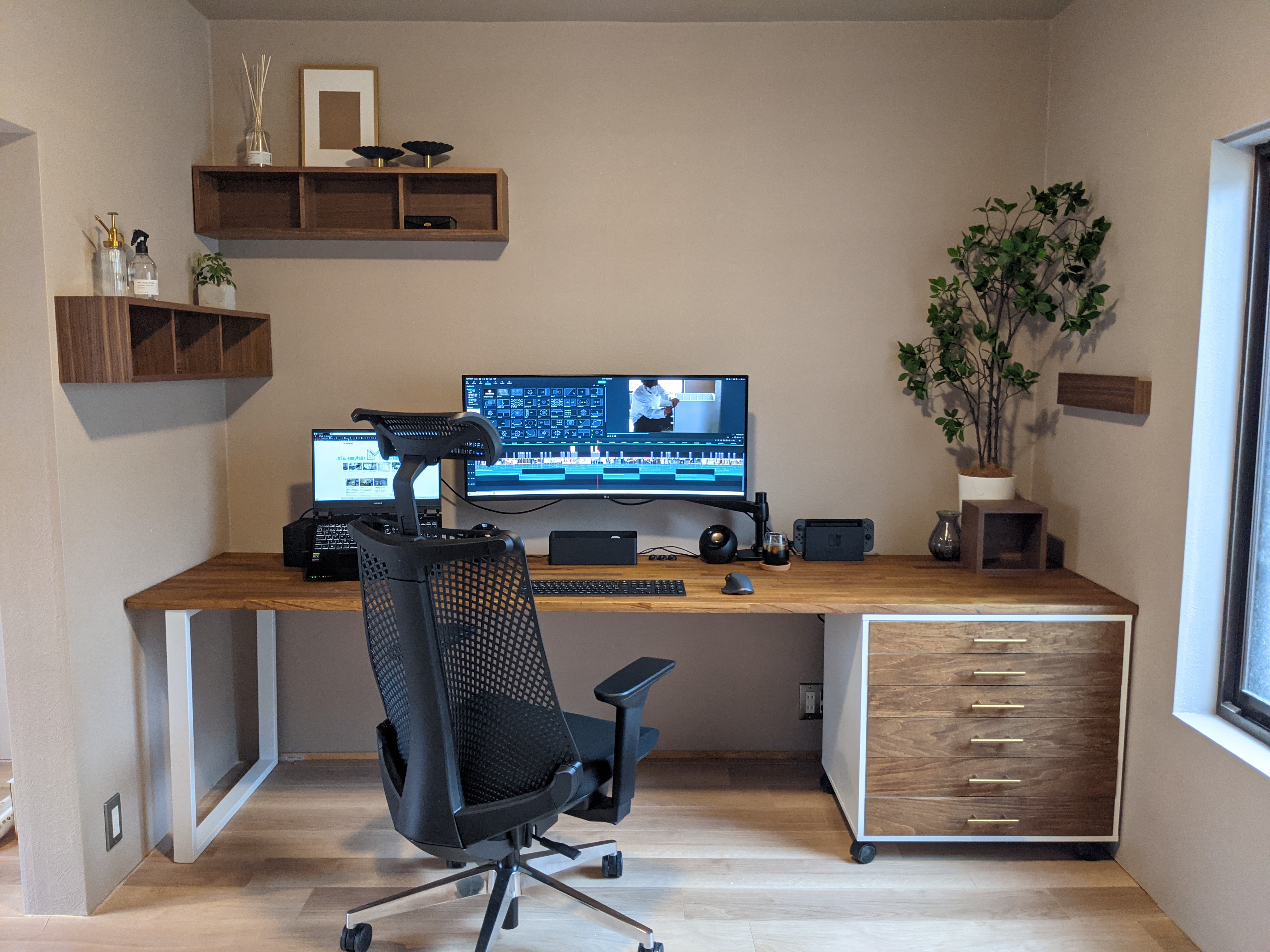 最高の作業環境！IKEAの棚ALEXで作る壁一面のPCデスク【築50年戸建て