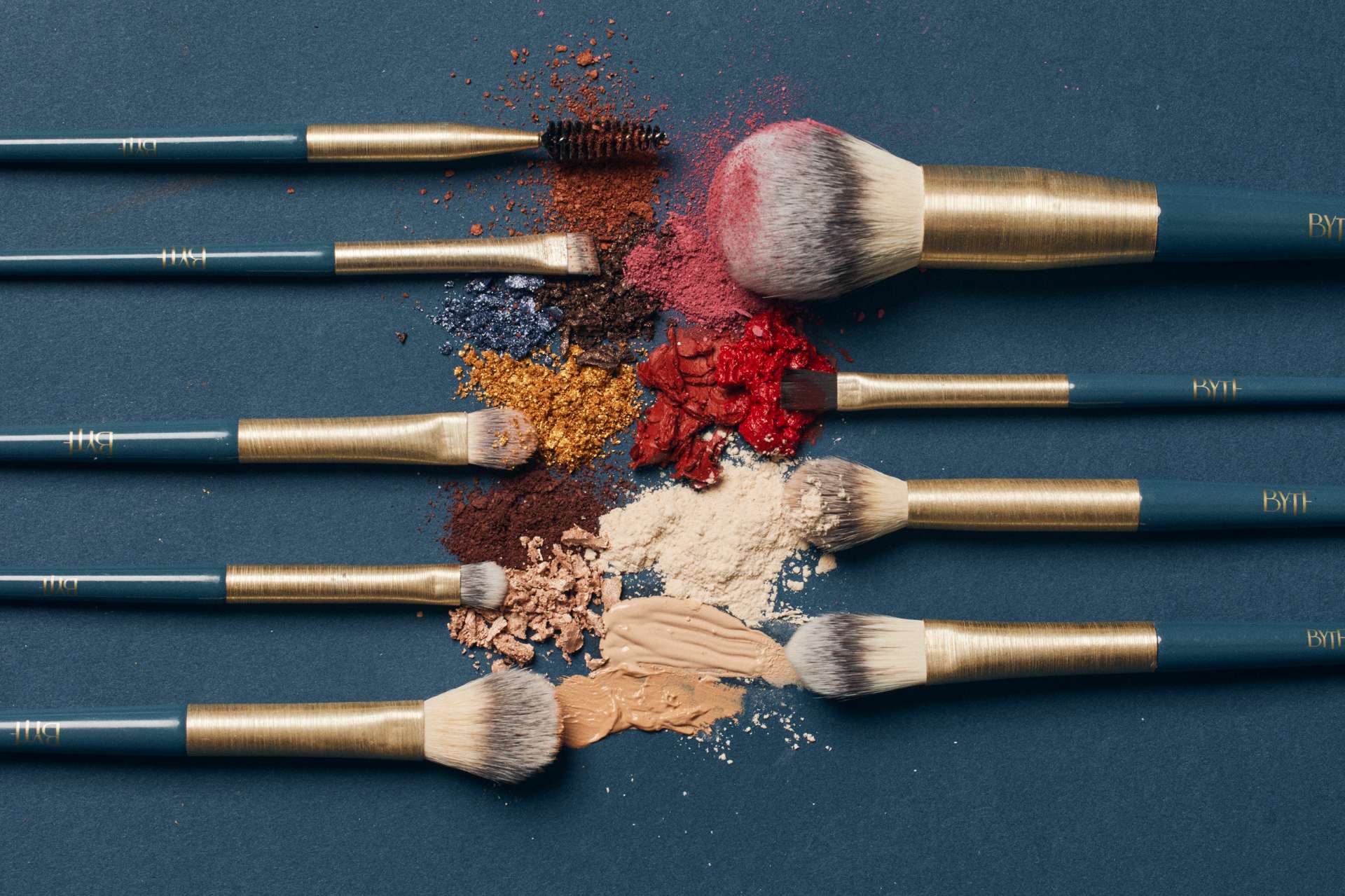 BYTFから13本セットの「アンビションメイクアップブラシ」が発売 ナノ