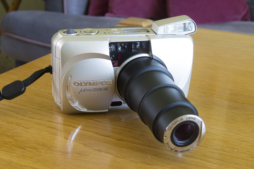 Olympus μ[mju:] Zoom 140 - Down the Road