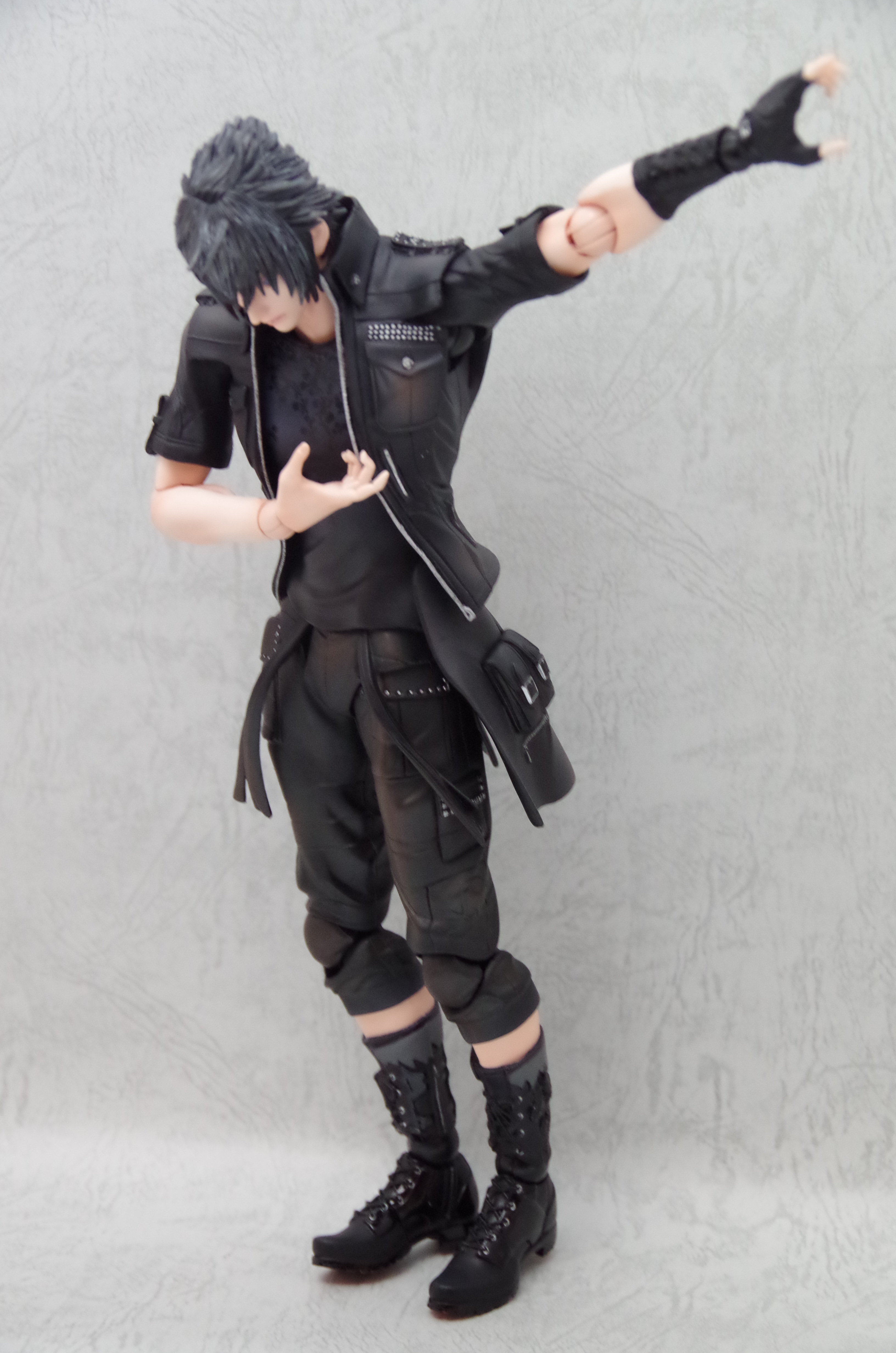 PLAY ARTS改 FINAL FANTASY XV ノクティス | フィギュアレン