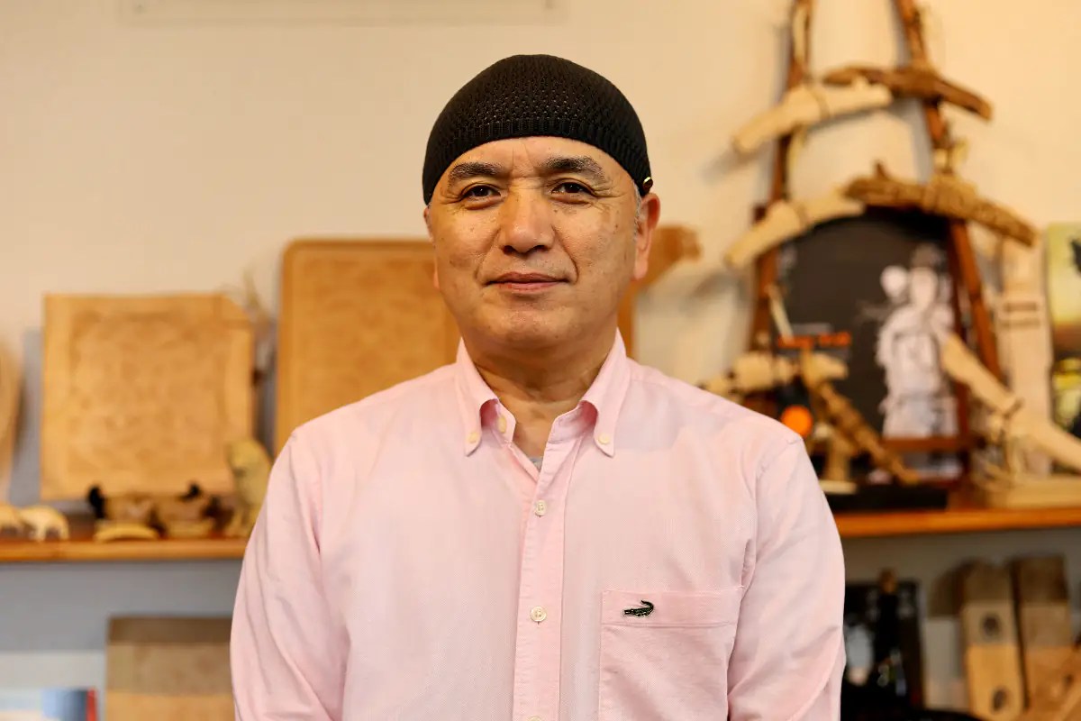 アイヌの伝統工芸「二風谷イタ」の継承者である貝澤徹氏が開拓する