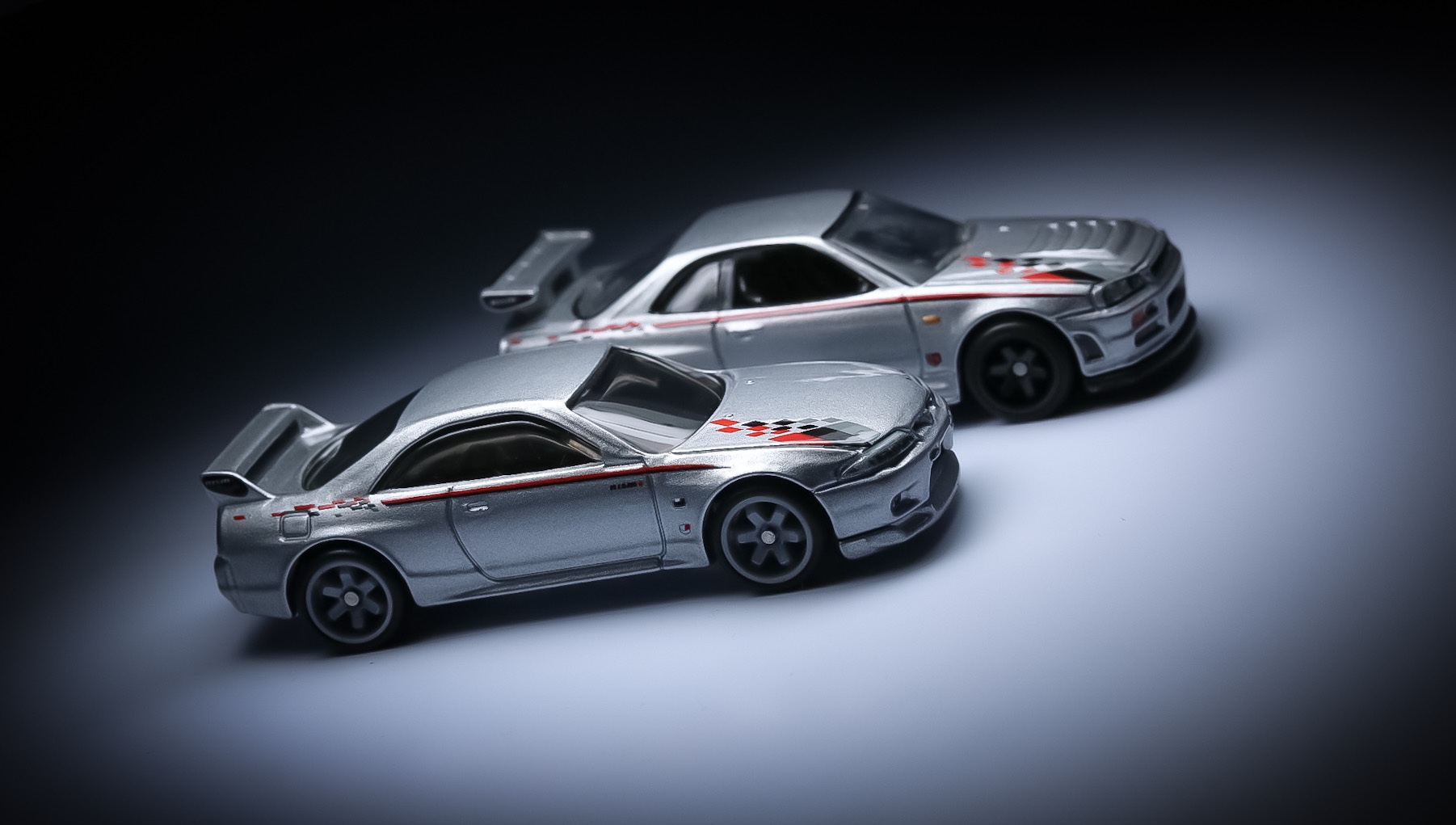 Hot Wheels completes the pair with the Boulevard Nismo R33 Skyline