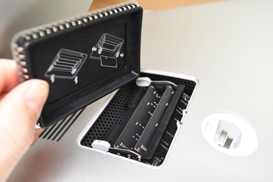 iMac 2017 27インチ」のメモリを自分で増設する方法