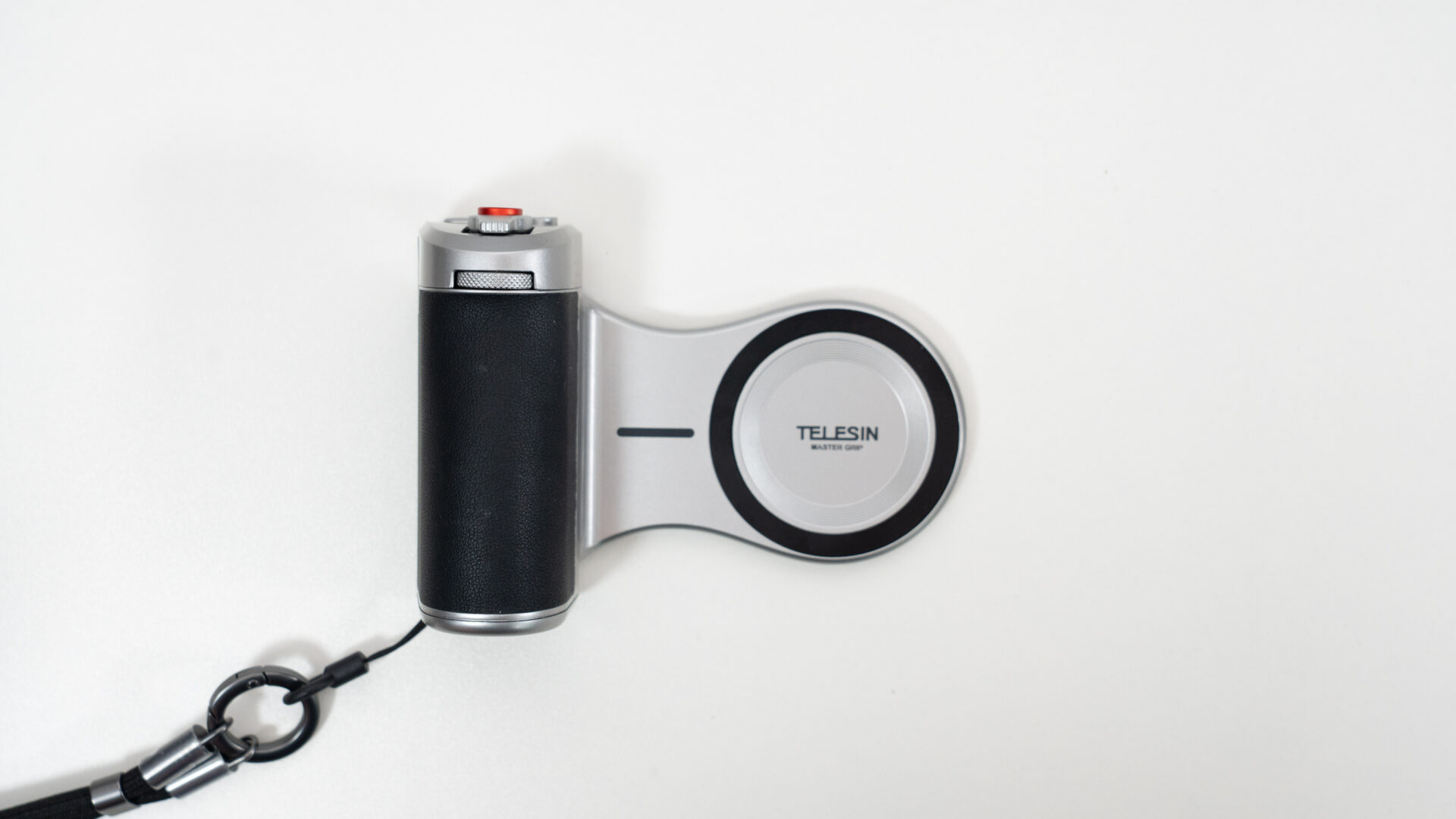 iPhoneを「コンデジ化」させて使い倒したい人へ「TELESIN Master Grip