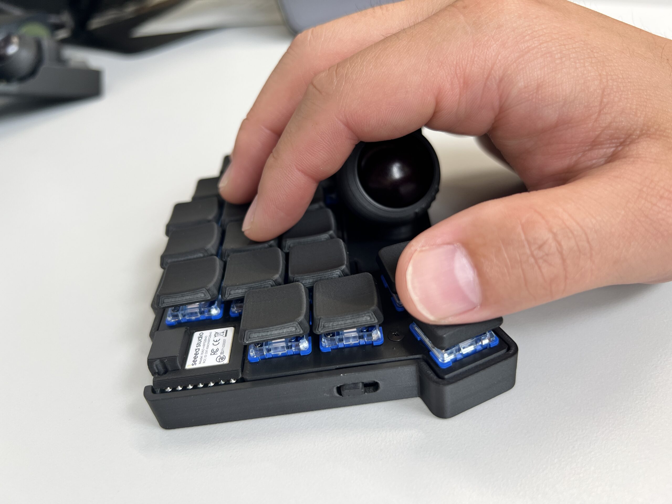 レビュー】”moNa2”分離キーボード沼の極みへ…完全無線・小型・軽量の