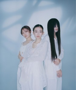 羊文学の生産限定盤シングル『1999 / 人間だった』12月にリリース