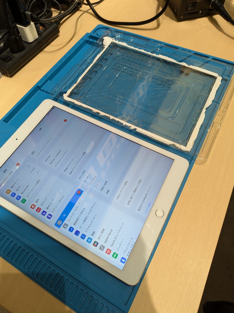 アクルス店】iPad（第7世代）の割れたタッチパネルの交換【名古屋市港