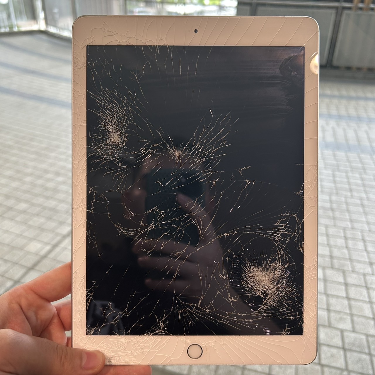 伏見区】iPadの画面割れを即日修理対応！放置するリスクとは？