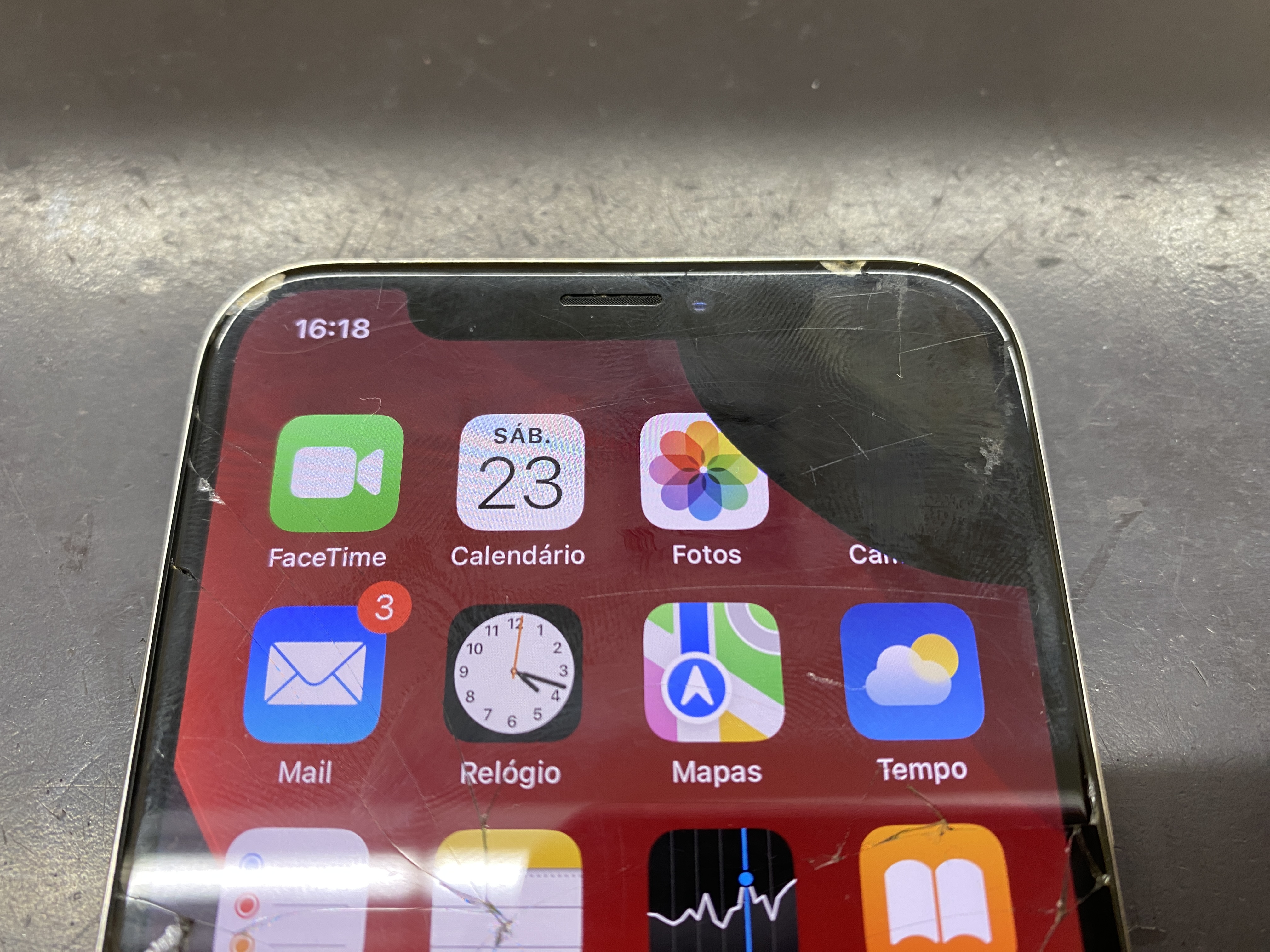 iPhoneX画面割れ修理！右上画面に黒いシミが発生！？ | スマートクール