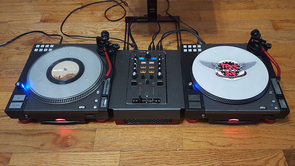 その情熱にリスペクト。TechnicsのCDJをカスタムして作られた10インチ