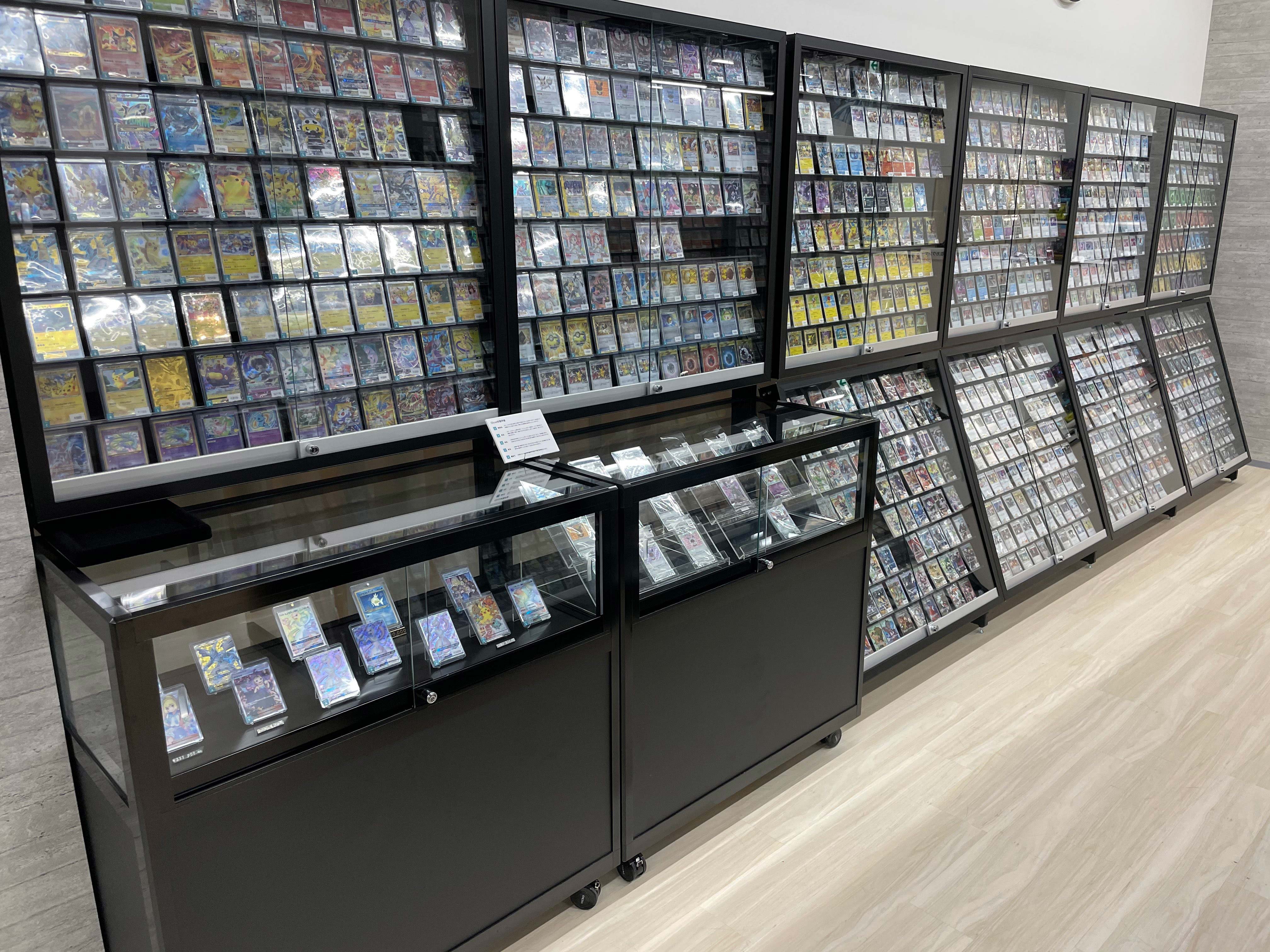 センビの【トレカショーケース】はここがすごい！① - 株式会社泉美什器