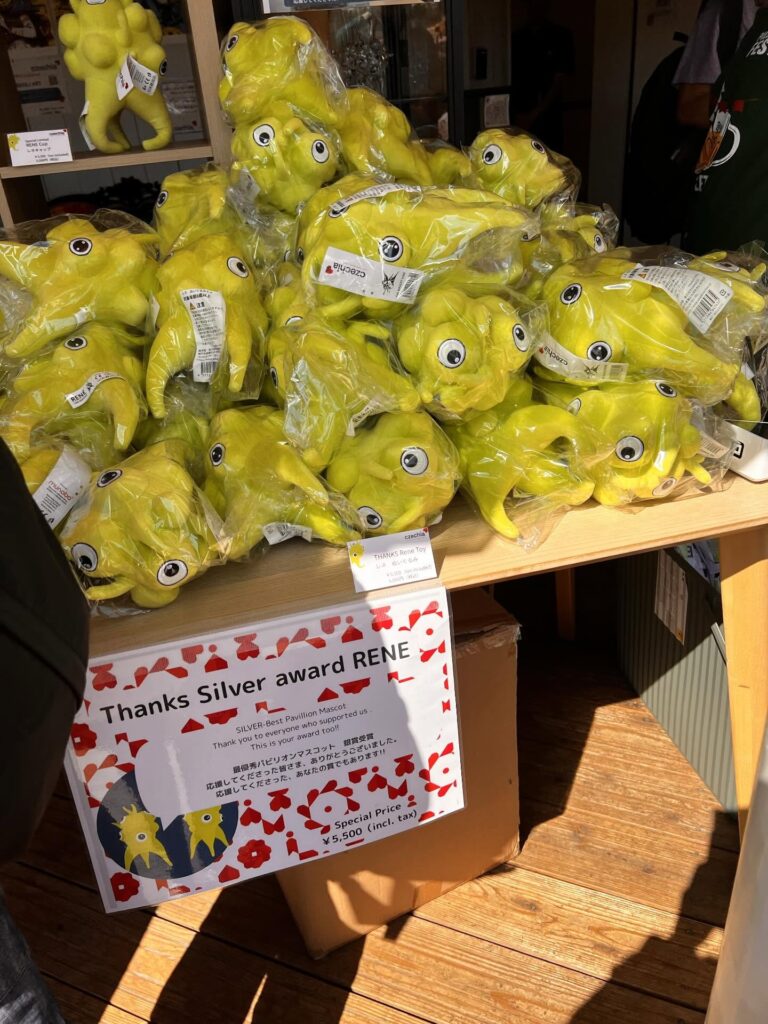 大阪・関西万博】駆け込み万博！チェコ館のレネぬいぐるみが9000円