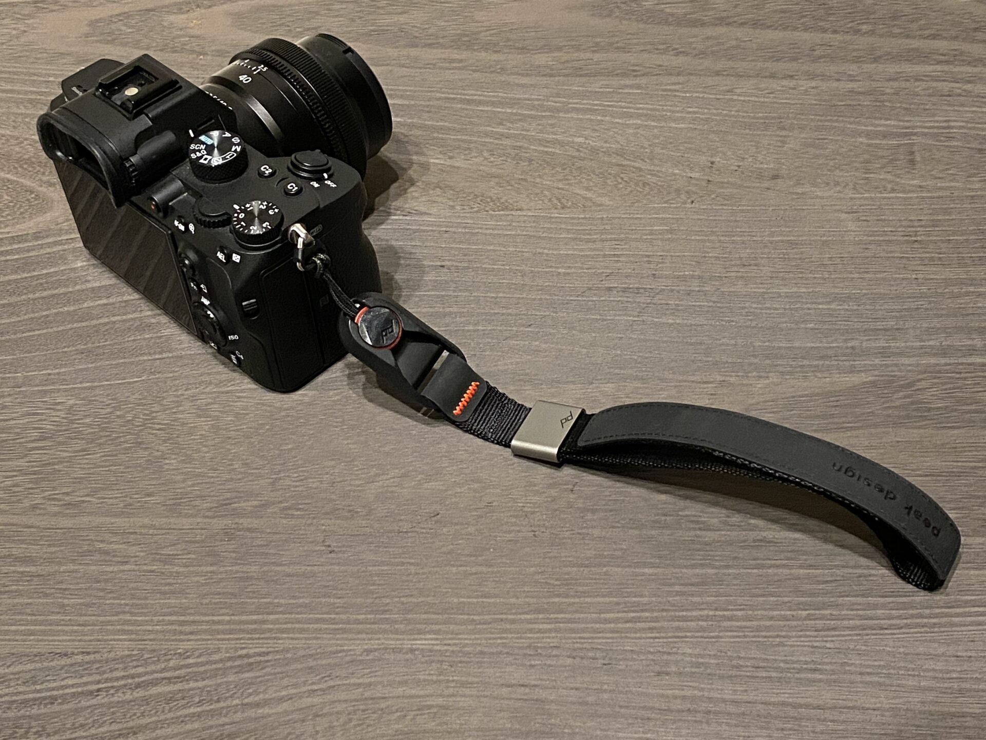 Peak Design スライドライト レビュー】着脱自在、長さ調節も簡単な