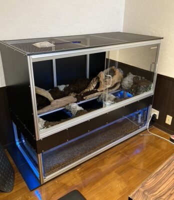 爬虫類ケージ をアルミフレームで手作りDIY！大型水槽を使った飼育