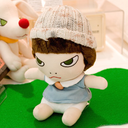 リアルストア限定：奈良美智ぬいぐるみ「おんなのこ」 - LAMMFROMM