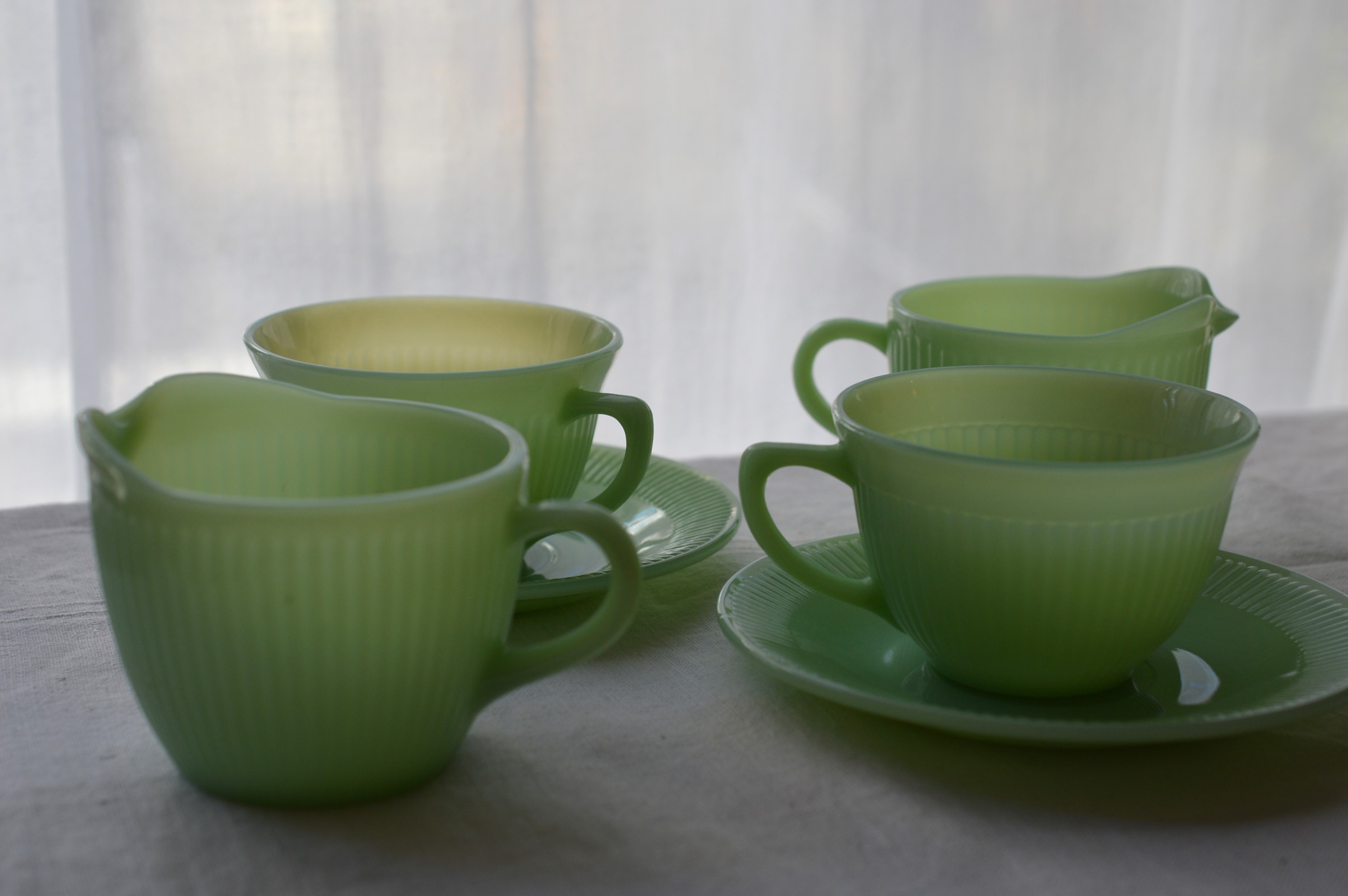 FIRE KING 翡翠色のカップ＆ソーサーとミルクジャグ – Tsubame Märkt