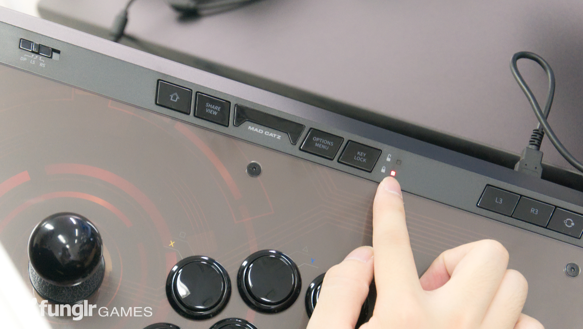 MADCATZ新作アケコン「EGO Arcade Stick」をSaiga NAKストVプレイヤー