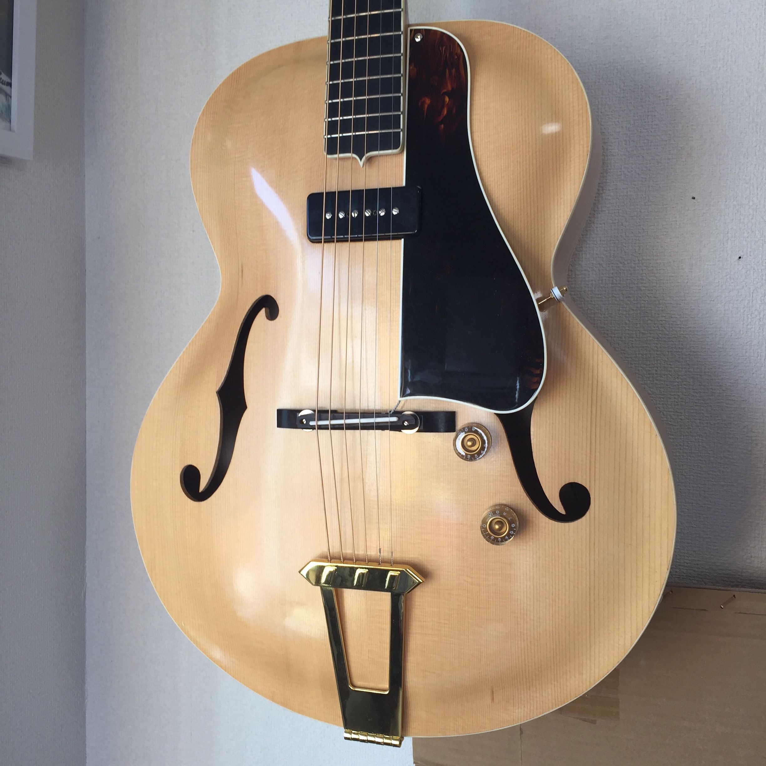 アーチトップギター（フルアコ）にピエゾをつけてみました。 | Yuary