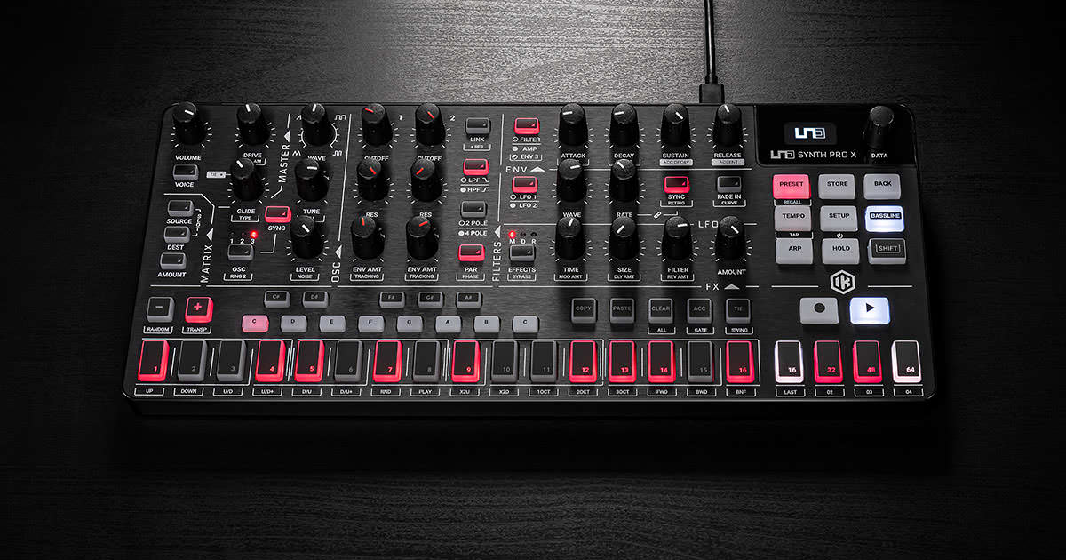 IK Multimedia、新型シンセ「UNO Synth PRO X」を発表…… 多数の操作子