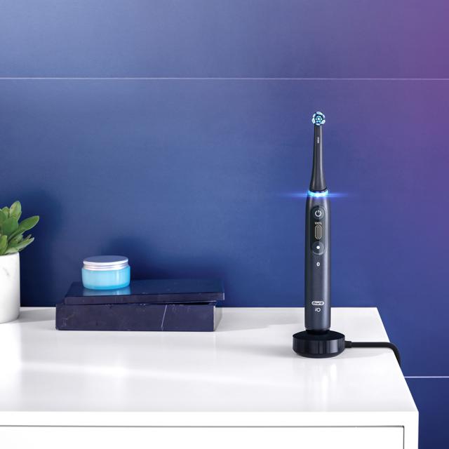 Oral−B IOM72J22BDBK-W BLACK 専用替ブラシつき IOM72J22BDBK」の人気