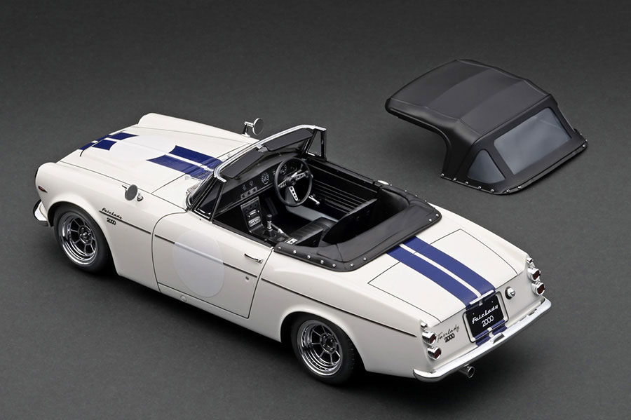 IG2707 1/18 DATSUN Fairlady 2000 (SR311) White/Blue | LINE UP