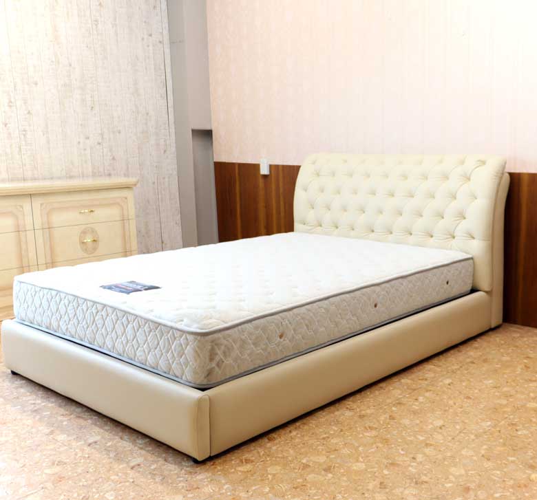 ベッドフレーム ダブル ワイドダブル チェスターフィールド風 革風