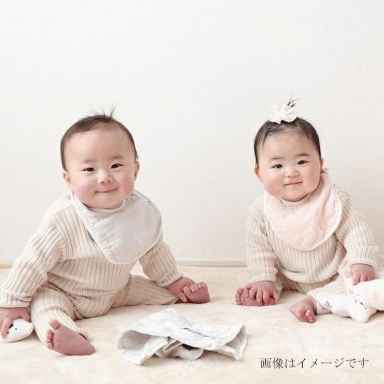 今治謹製 First towel 木箱入り フード付きバスポンチョ1枚・スタイ1枚