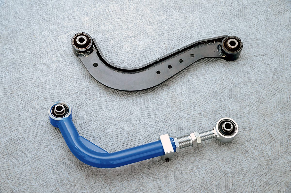 キャンバー角調整で「アルファード／ヴェルファイア」に太いホイールを