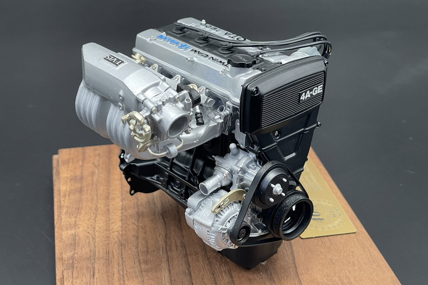 トヨタの名機「4A-G」が1/6スケールモデルに！「ハチロク」のエンジン