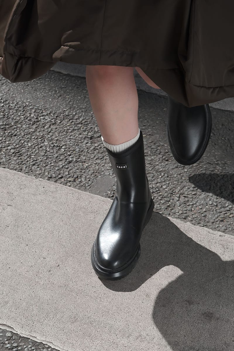 サカイより防水性を備えた素材の新作ラバーブーツが発売 | Hypebeast.JP