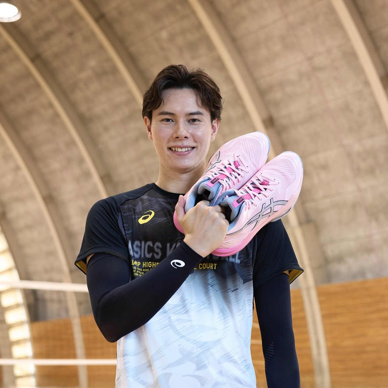 アシックスから、髙橋藍選手とコラボレーションしたスペシャル