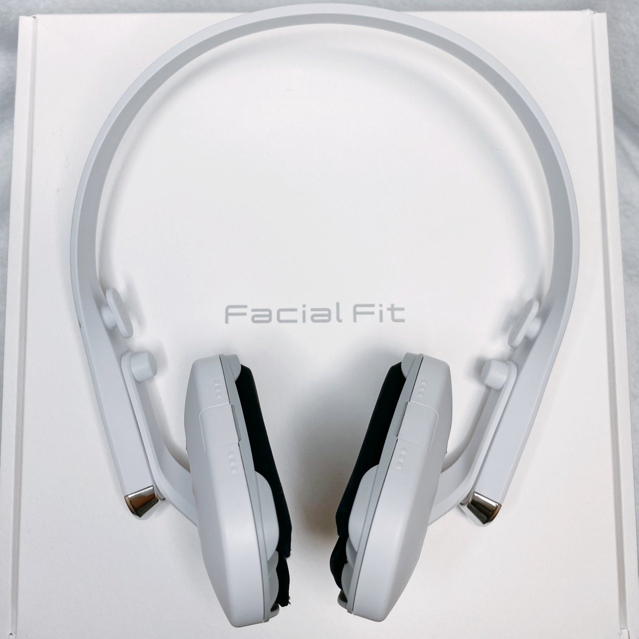 簡単顔トレで若見えを狙え！ SIXPADの新作ギアは顔年齢を“鍛える