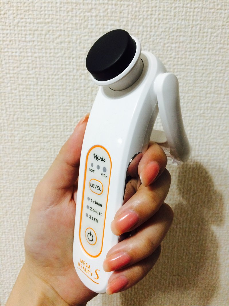 お手軽で便利！ 『ナリス』の美顔器で美肌習慣！ | MORE