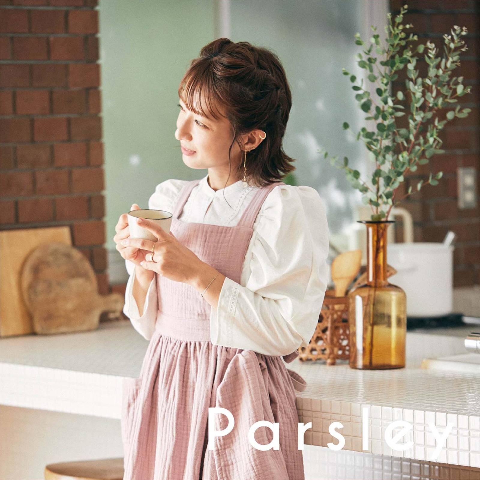 機能性もお洒落さも◎辻希美さんプロデュースブランドから新作エプロン