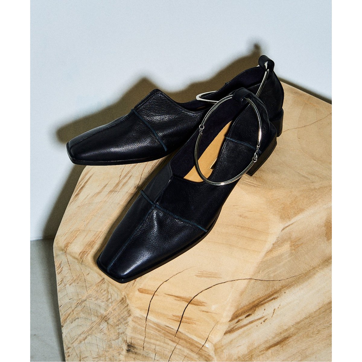 追加》GRISEレザースクエアクロスシームアンクルフラット | ルタロン