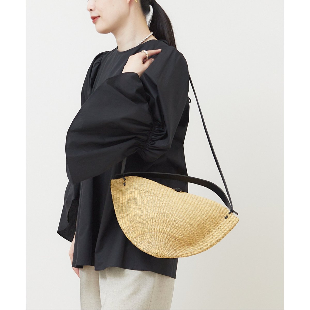 INES BRESSAND/イネス ブレッサンド】MEDIUM WALNUT：ショルダーバッグ