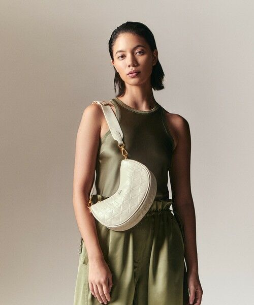 セール】 マヘキ レザーショルダーバッグ / 三日月型ショルダーバッグ