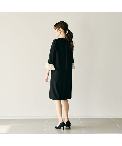 フラワーモチーフ付スリーブワンピース （ミニ丈・ひざ丈ワンピース