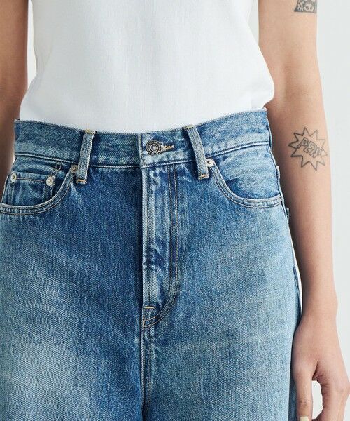 エッセンシャルデニム カービングパンツ （デニムパンツ