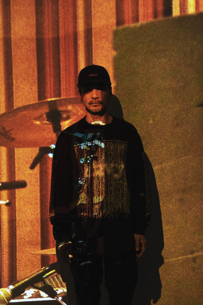 写真家・薮田修身が「ミスチル」のレコーディングに密着