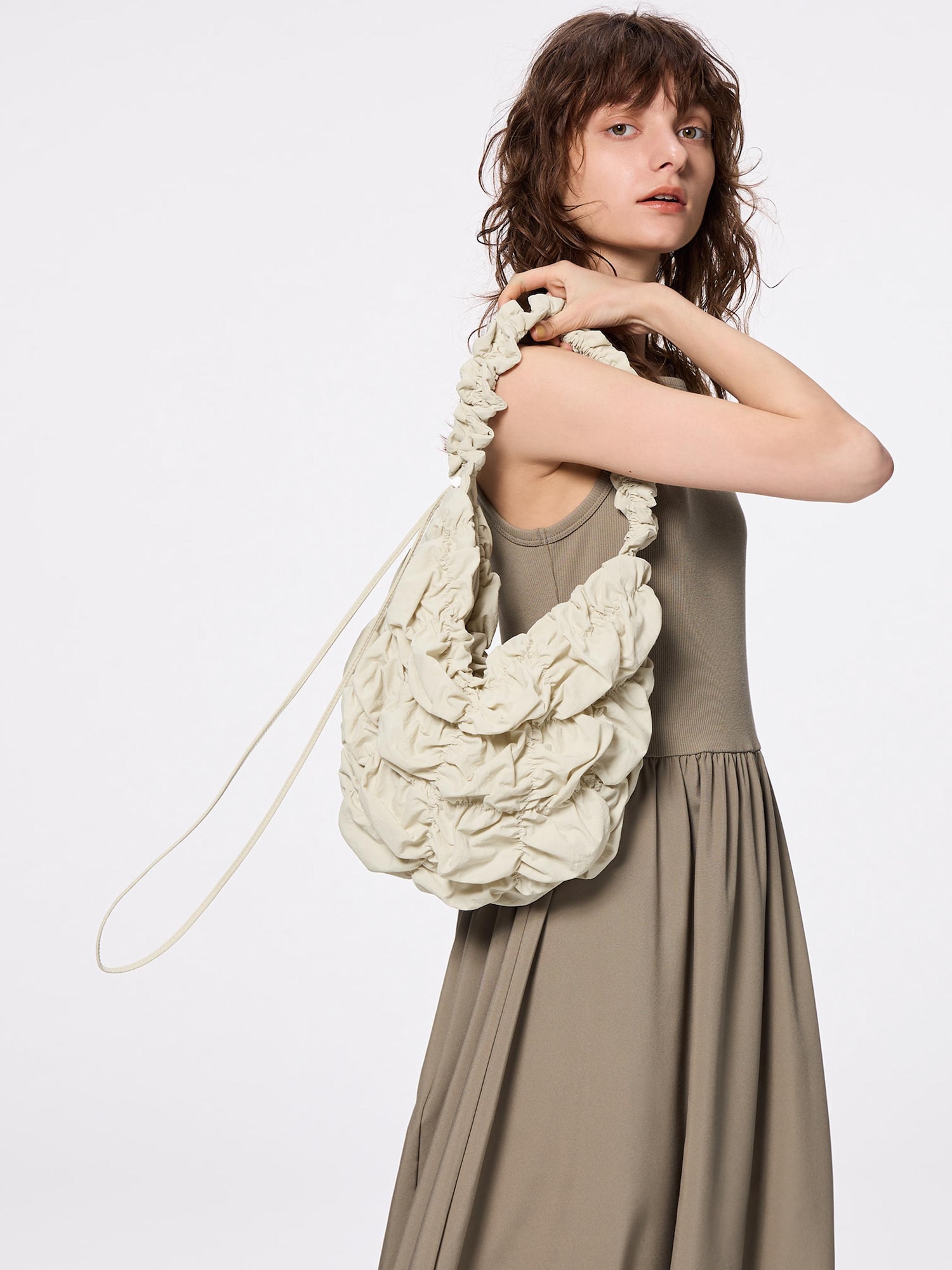 GU公式 | ギャザーショルダーバッグ