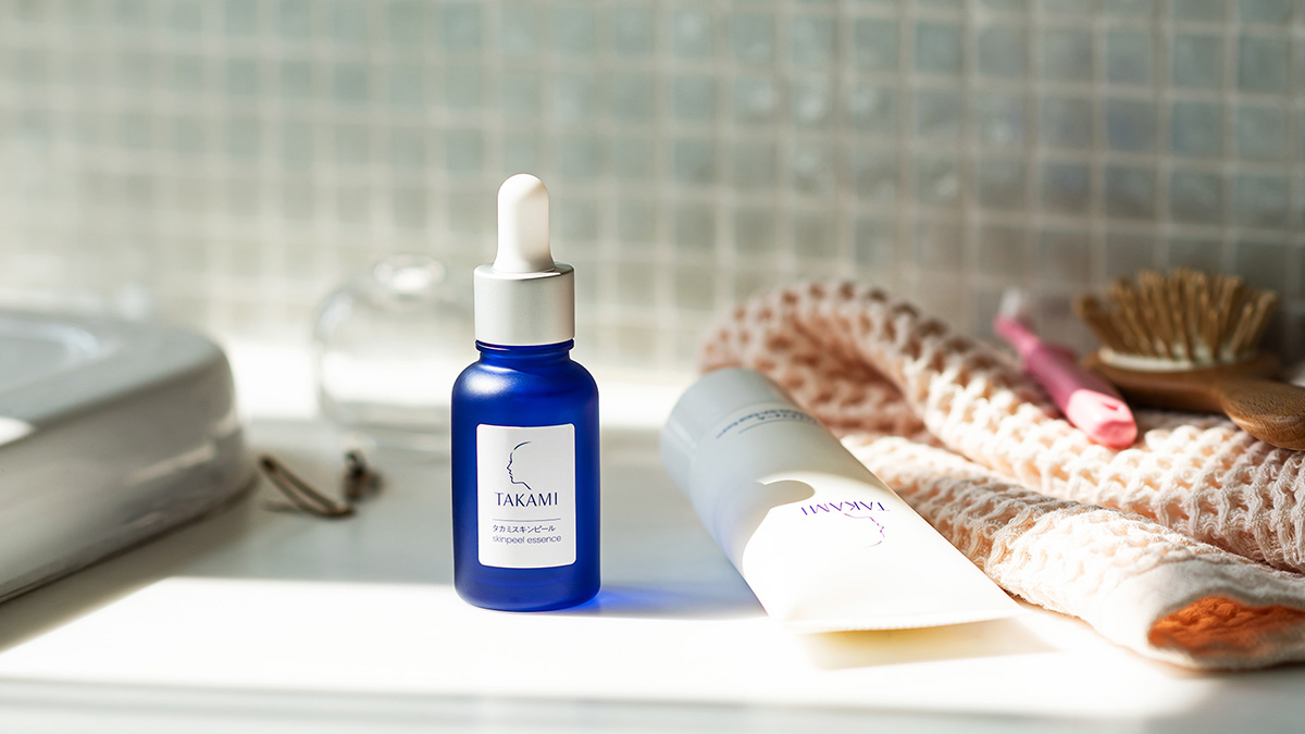 美容のプロがこぞって愛用！「タカミスキンピール」の沼とは？ | VERY
