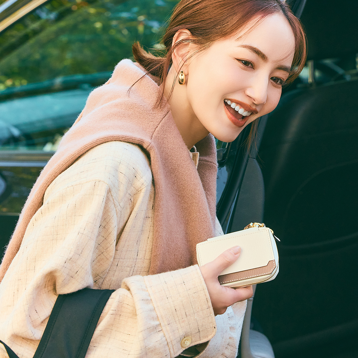 本命黒ブーツ速報】“ブーツ好き”桐谷美玲さんと厳選！＜ザ・ロウ